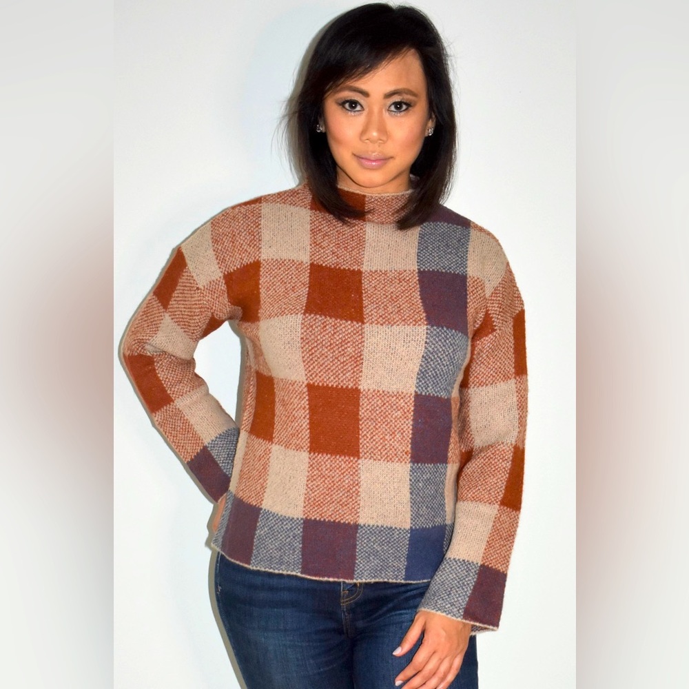 NWT Gingham Print Mockneck Sweater